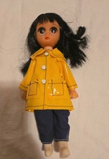 Boneca Susie Sad Eyes vintage dos anos 60 com capa de chuva amarela original  comprar usado Boneca Susie Sad Eyes vintage dos anos 60 com capa de chuva amarela original  comprar usado  Enviando para Brazil