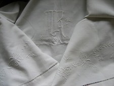 Ancien drap brodé d'occasion  Neuville-aux-Bois