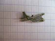 Pin airplane bomber d'occasion  Expédié en Belgium