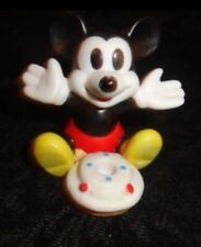 Estatueta de porcelana rara vintage Schmid Disney 2" Mickey Mouse sentado com torta de bolo comprar usado  Enviando para Brazil