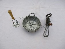 Usado, CONJUNTO ANTIGO CASA DE BONECAS FRANCESA DE 3 FRITADEIRA/FABRICANTE DE BATATA/BATEDOR DE BATERISTA 1900 comprar usado  Enviando para Brazil