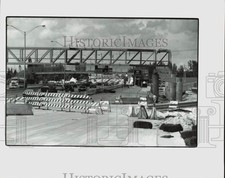 1993 Press Photo Walkway em construção no norte de Miami, mais de I-95 comprar usado  Enviando para Brazil