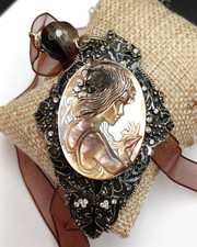 Collana girocollo moderno usato Collana girocollo moderno usato  Caravaggio