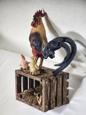 Um "galo orgulhoso" em pé sobre uma estrutura de madeira com filhotes e ninhos/figurina comprar usado  Enviando para Brazil