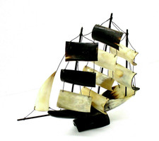 Antico veliero corno usato Antico veliero corno usato  Italia