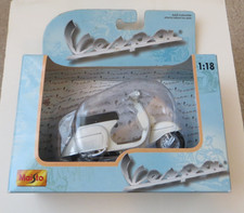 Scooter MAISTO VESPA modelo 1:18 branco novo no pacote moto brinquedo adulto novo na caixa comprar usado Scooter MAISTO VESPA modelo 1:18 branco novo no pacote moto brinquedo adulto novo na caixa comprar usado  Enviando para Brazil