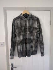 Volcom shirt for sale  BEVERLEY
