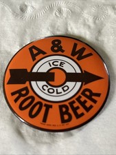 Usado, Refrigerante de cerveja raiz fria gelo A&W nova placa geladeira ímã 2 pol. diâmetro jantar comprar usado  Enviando para Brazil