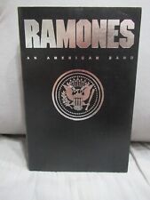 RAMONES BOOK AND AMERICAN BAND SIGNED TOMMY RAMONE , MARKY, RICHIE AND CJ RAMONE comprar usado  Enviando para Brazil