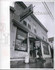 1965 Press Photo Bernie's Food Store em Merton, Wisconsin, é uma parada de compras popular, usado comprar usado  Enviando para Brazil