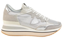 Sneakers triomphe grigie usato  Castelbelforte