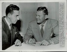 1951 Press Photo John Marion com o gerente do clube de beisebol San Jose Bob Freitas, usado comprar usado  Enviando para Brazil