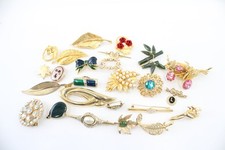 Gold tone brooches for sale  LEEDS