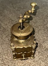 Moedor de café ornamentado de latão pesado comprar usado  Enviando para Brazil