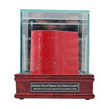 Bowman Gray Stadium autêntico pedaço de corrimão real em vitrine desktop comprar usado  Enviando para Brazil