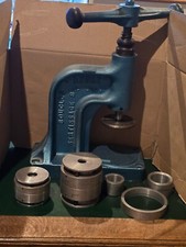 Presse oeuillet rideaux d'occasion Presse oeuillet rideaux d'occasion  Ciry-le-Noble