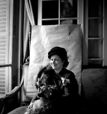 Portrait woman sitting d'occasion  Expédié en Belgium