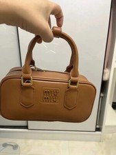 Usado, Bolsa de ombro feminina de couro Miu Miu presente comprar usado  Enviando para Brazil