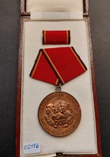 Alte ddr verdienstmedaille gebraucht kaufen  Berlin
