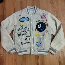Jaqueta First Row Planet Earth Varsity marfim tamanho P, usado comprar usado Jaqueta First Row Planet Earth Varsity marfim tamanho P, usado comprar usado  Enviando para Brazil