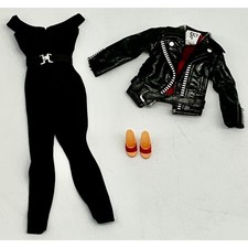 2003 Mattel Barbie como Olivia Newton-John em cultura pop "Grease" (somente roupa) comprar usado 2003 Mattel Barbie como Olivia Newton-John em cultura pop "Grease" (somente roupa) comprar usado  Enviando para Brazil