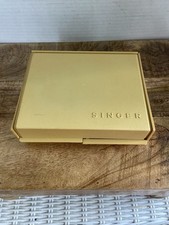 Caja de costura Singer vintage con piezas y accesorios para máquina de coser segunda mano  Embacar hacia Mexico