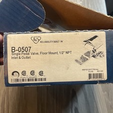 Válvula de pedal único de latão T&S, montagem no chão, entrada e saída 1/2 Npt B-0507 comprar usado Válvula de pedal único de latão T&S, montagem no chão, entrada e saída 1/2 Npt B-0507 comprar usado  Enviando para Brazil