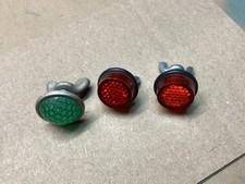 3 PEQUENOS REFLETORES DE PLACA DE LICENÇA VERDE VERMELHO PARAFUSOS PRISIONEIROS ROSCADOS comprar usado  Enviando para Brazil
