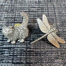 Brown pin badge for sale  HOOK