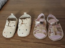 Lote 2 pares de sapatos de bebê | Tamanho 11,3 cm UE 19 Reino Unido 3 EUA 4 sandálias e tênis unissex comprar usado  Enviando para Brazil
