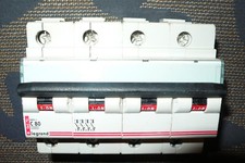 Disjoncteur tetrapolaire 80a d'occasion  Barr