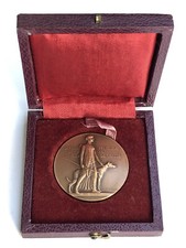 Superbe ancienne medaille d'occasion Superbe ancienne medaille d'occasion  Le Lavandou
