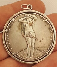 Pendentif médaille argenté d'occasion  Landrecies