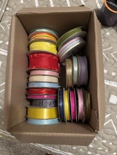 Usado, Lote de 28 rolos de fita para artesanato de arcos e tamanhos médios e finos mais largos comprar usado Usado, Lote de 28 rolos de fita para artesanato de arcos e tamanhos médios e finos mais largos comprar usado  Enviando para Brazil