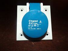 Prise legrand p17 d'occasion  Ciry-le-Noble