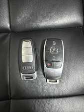 Usado, 2 USADOS OEM Audi & Mercedez Benz SMART KEY FOB CONTROLE REMOTO comprar usado Usado, 2 USADOS OEM Audi & Mercedez Benz SMART KEY FOB CONTROLE REMOTO comprar usado  Enviando para Brazil