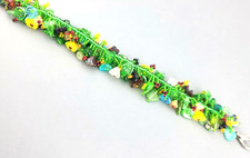 Increíble pulsera de cuentas de vidrio verde y cuentas florales de vidrio 8" segunda mano  Embacar hacia Mexico