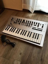 Korg minilogue synthétiseur d'occasion  Expédié en France