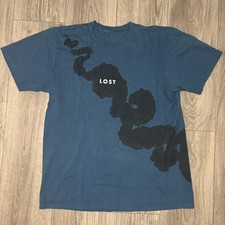Camisa masculina Lost TV Show grande azul fumaça monstro gráfico feita nos EUA série ABC comprar usado Camisa masculina Lost TV Show grande azul fumaça monstro gráfico feita nos EUA série ABC comprar usado  Enviando para Brazil