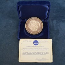 Medalha de Aniversário 1947-1972 Queen Elizabeth "Casamento de Prata" 62g - Frete Grátis EUA comprar usado  Enviando para Brazil