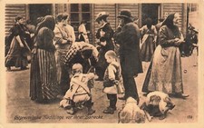 Refugiados De Prusia Oriental Frente A Su Barraca Tarjeta Postal AK comprar usado  Enviando para Brazil