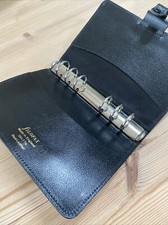 FILOFAX-2MLF 7/8 COURO PRETO GRÃO MARROQUINO-ITEM DE COLECIONADORES-BELEZA-RARO comprar usado FILOFAX-2MLF 7/8 COURO PRETO GRÃO MARROQUINO-ITEM DE COLECIONADORES-BELEZA-RARO comprar usado  Enviando para Brazil