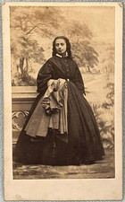 CDV SENHORA SEGURANDO CASACO SAIA COM ARO FUNDO PINTADO FOTO MODA ANTIGA, usado comprar usado CDV SENHORA SEGURANDO CASACO SAIA COM ARO FUNDO PINTADO FOTO MODA ANTIGA, usado comprar usado  Enviando para Brazil