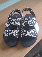 Black white patterned for sale  HULL
