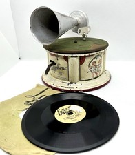 Dziecięcy gramofon Kiddyphone Vintage Zabawka Działa Rzadki Około 1930 Rzadki, używany na sprzedaż Dziecięcy gramofon Kiddyphone Vintage Zabawka Działa Rzadki Około 1930 Rzadki, używany na sprzedaż  Wysyłka do Poland