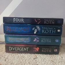 Usado, Conjunto Caixa Série Divergente (Livros 1-4 Plus World of Divergent) por Veronica Roth... comprar usado  Enviando para Brazil