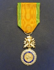 Médaille militaire 3ème d'occasion Médaille militaire 3ème d'occasion  Épron