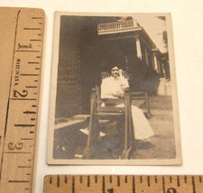 FOTO ANTIGA DO ESPÓLIO DA GEÓRGIA MULHER SENTADA NO BANCO DE TÁBUA DE EMPURRAR comprar usado  Enviando para Brazil