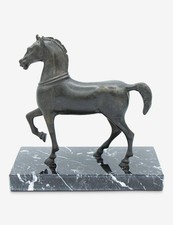 Cavallo nella basilica usato  Italia
