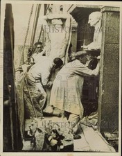 1937 Press Photo Homens trabalhando fazendo moldes de gesso de estátuas de Epstein em Londres, usado comprar usado  Enviando para Brazil